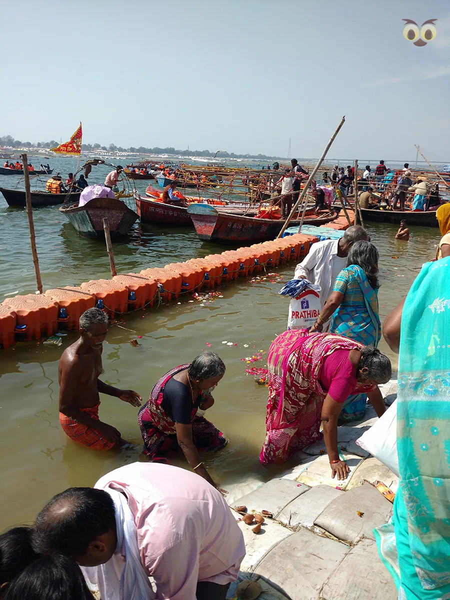 Holy bathing at Ganga ghats